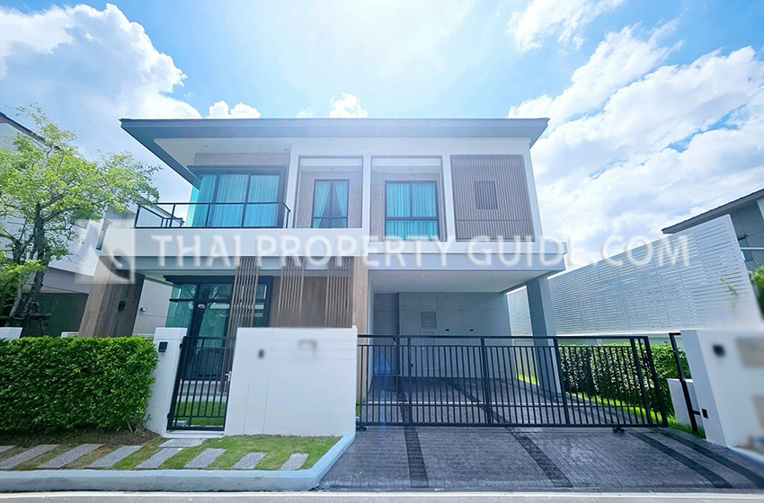 House with Shared Pool for sale in Bangnatrad